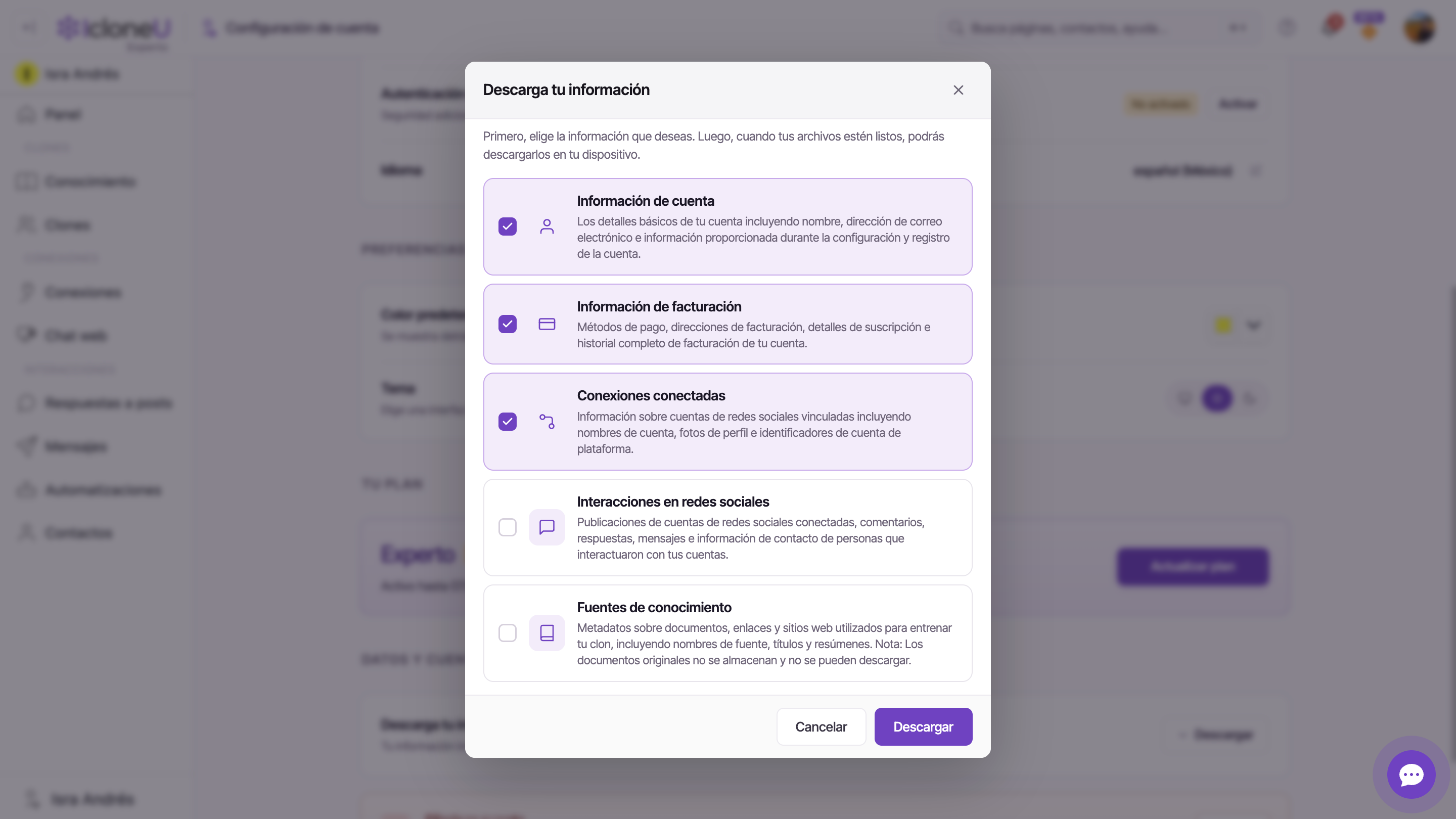 El selector Descarga tu información abierto, mostrando las cinco tarjetas de categoría con las tres por defecto marcadas, el contador «X de 5 seleccionados» y el botón Descargar en el pie