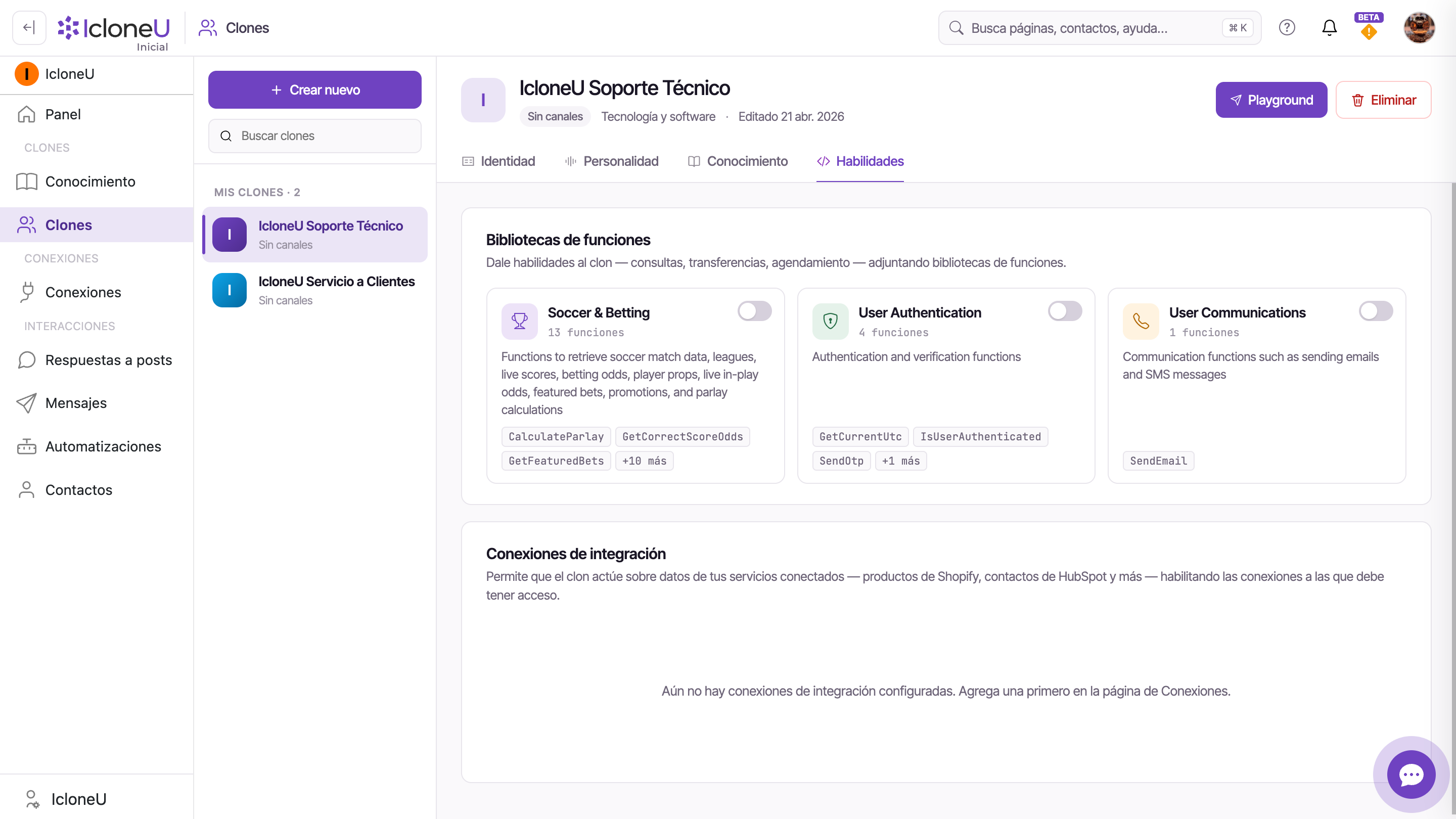 La sección Bibliotecas de funciones de la pestaña Habilidades mostrando las tres tarjetas de bibliotecas prearmadas (Soccer & Betting, User Authentication, User Communications), cada una con su interruptor, conteo de funciones y etiquetas de nombres de muestra